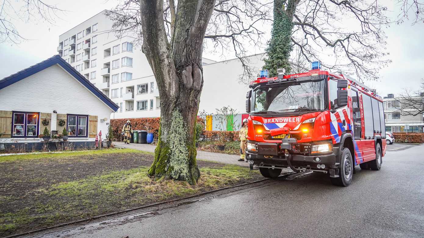 Veel rookontwikkeling bij schoorsteenbrand in woning