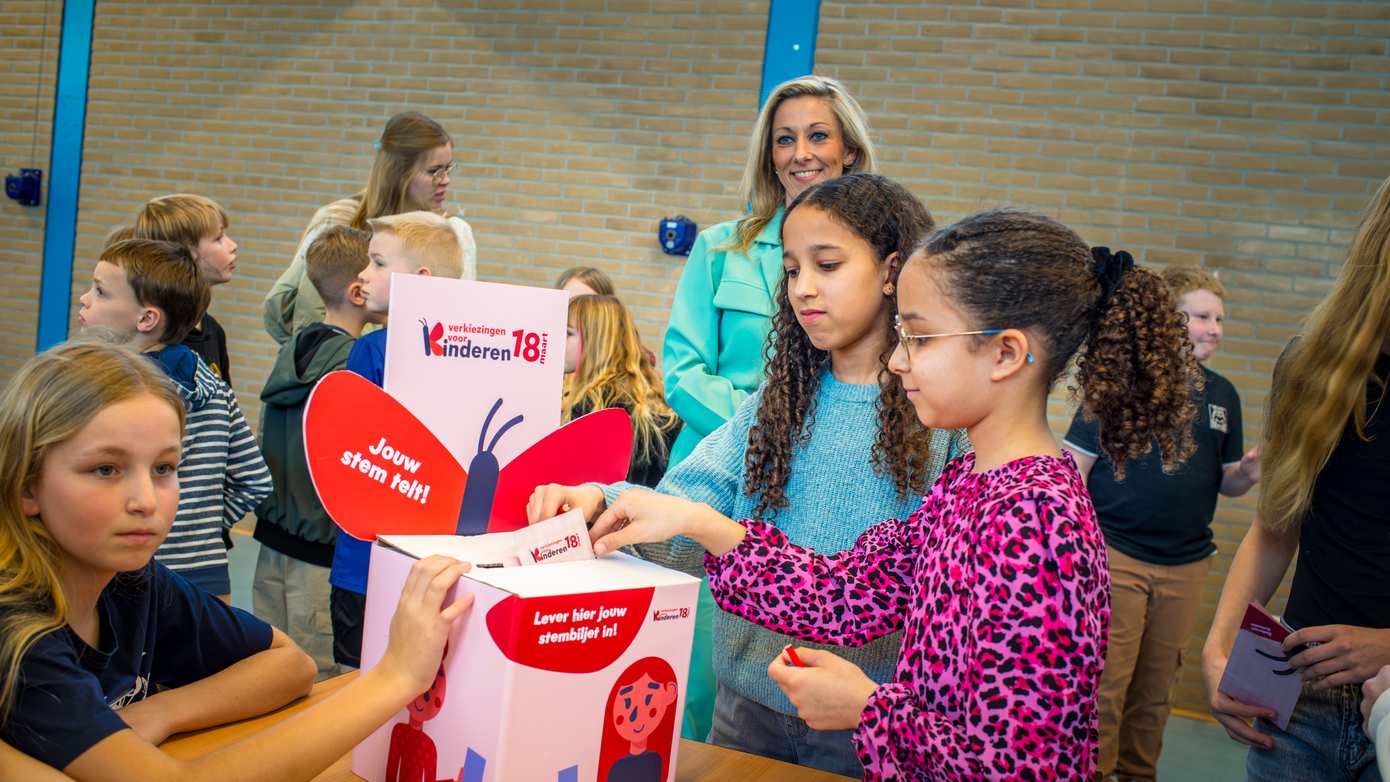 Ruim 2500 kinderen in Emmen laten hun stem horen (video)