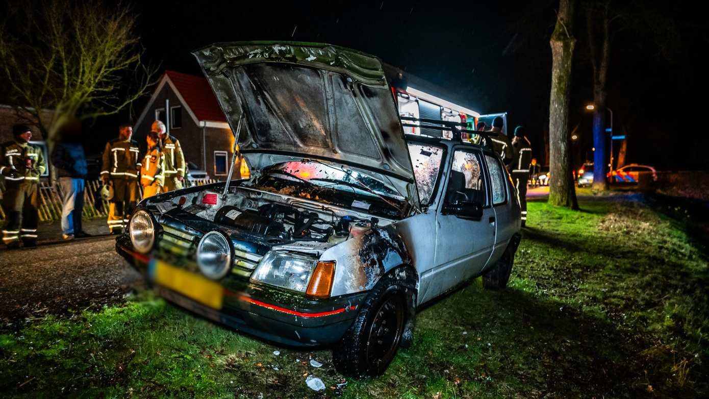 Auto geprobeerd in brand te steken in Smilde; brandweer weet erger te voorkomen
