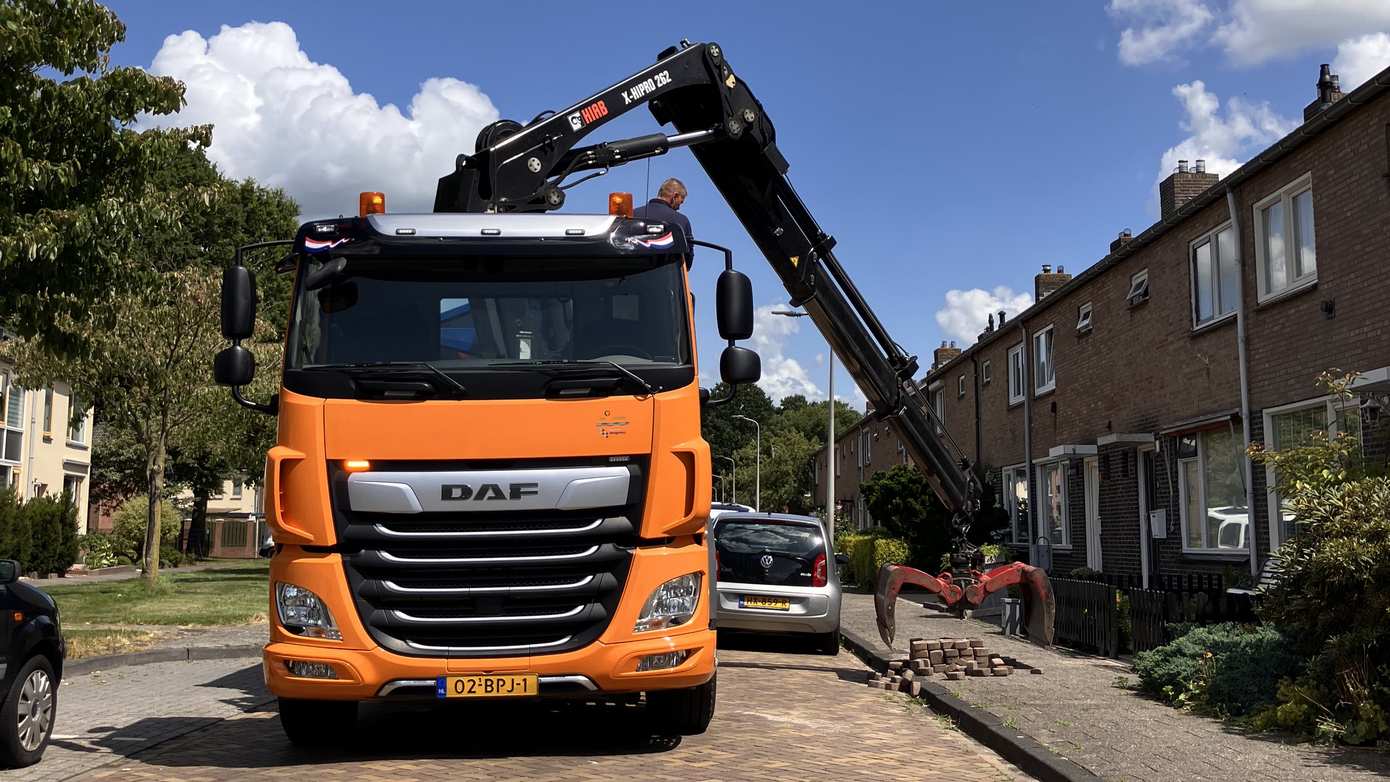 Tuin vergroenen? Tegeltaxi Hoogeveen haalt uw tegels gratis op