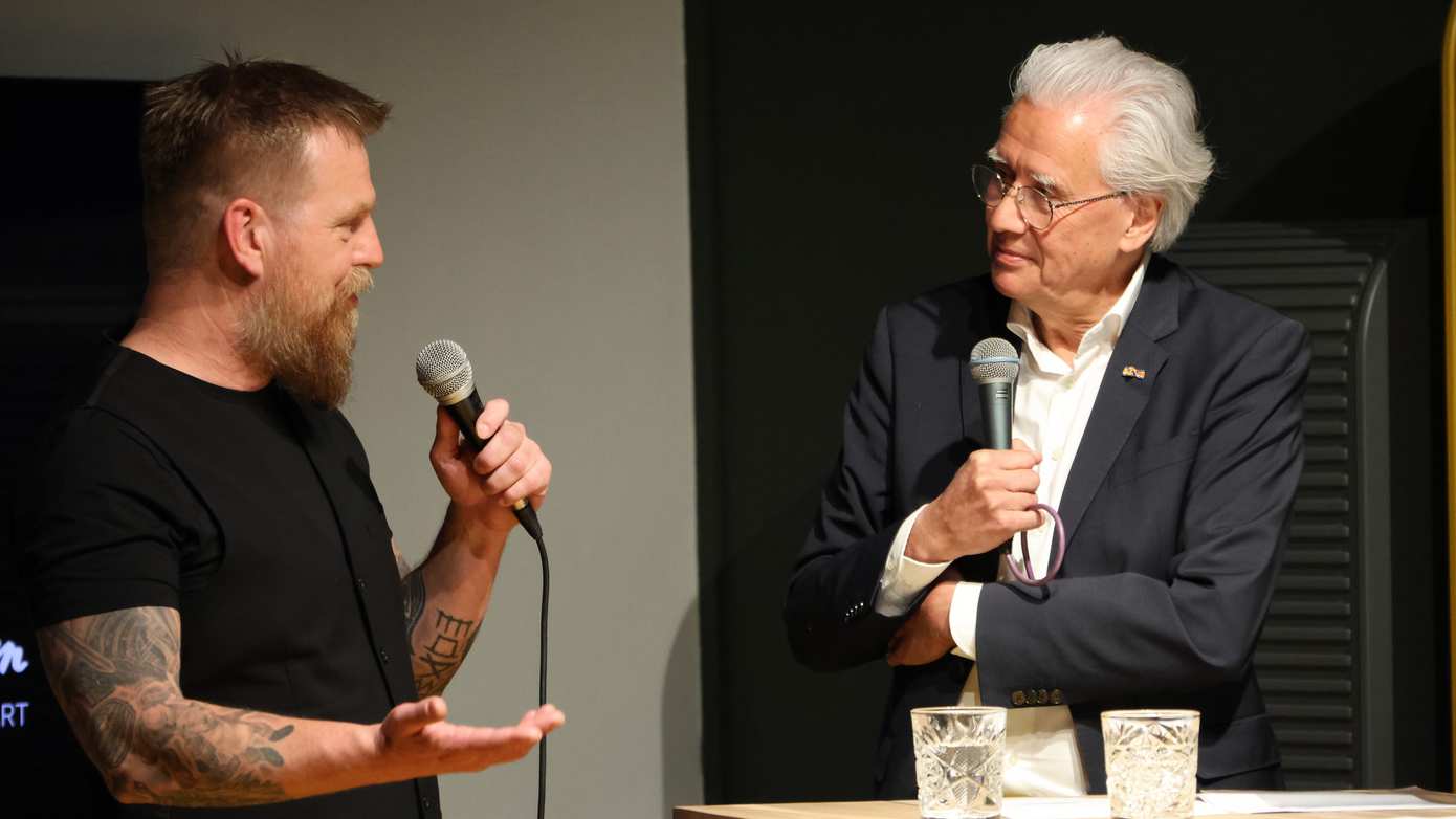 Grote belangstelling bij opening tentoonstelling Willem Vos in Dwingeloo