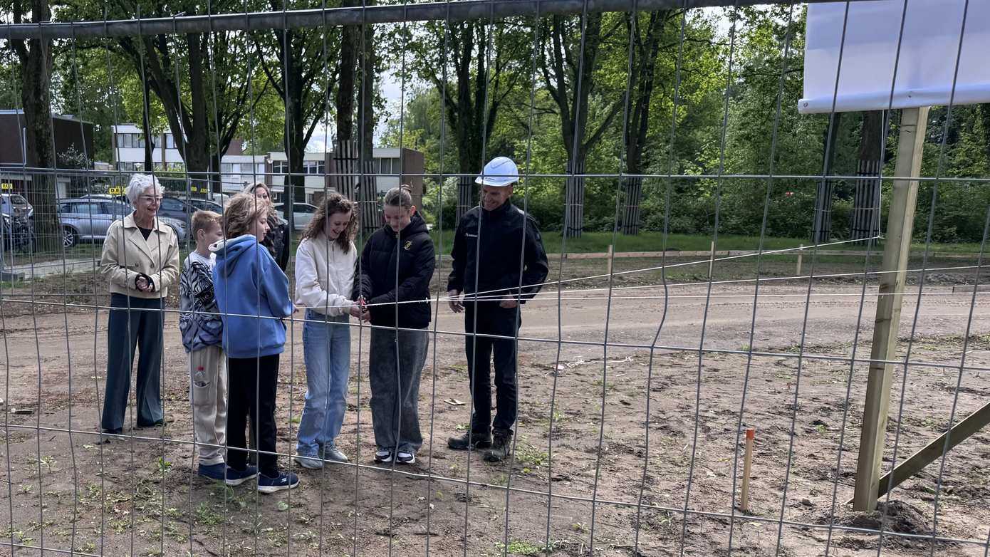 Bouw kindcentrum De Edelsteen in Emmen officieel van start