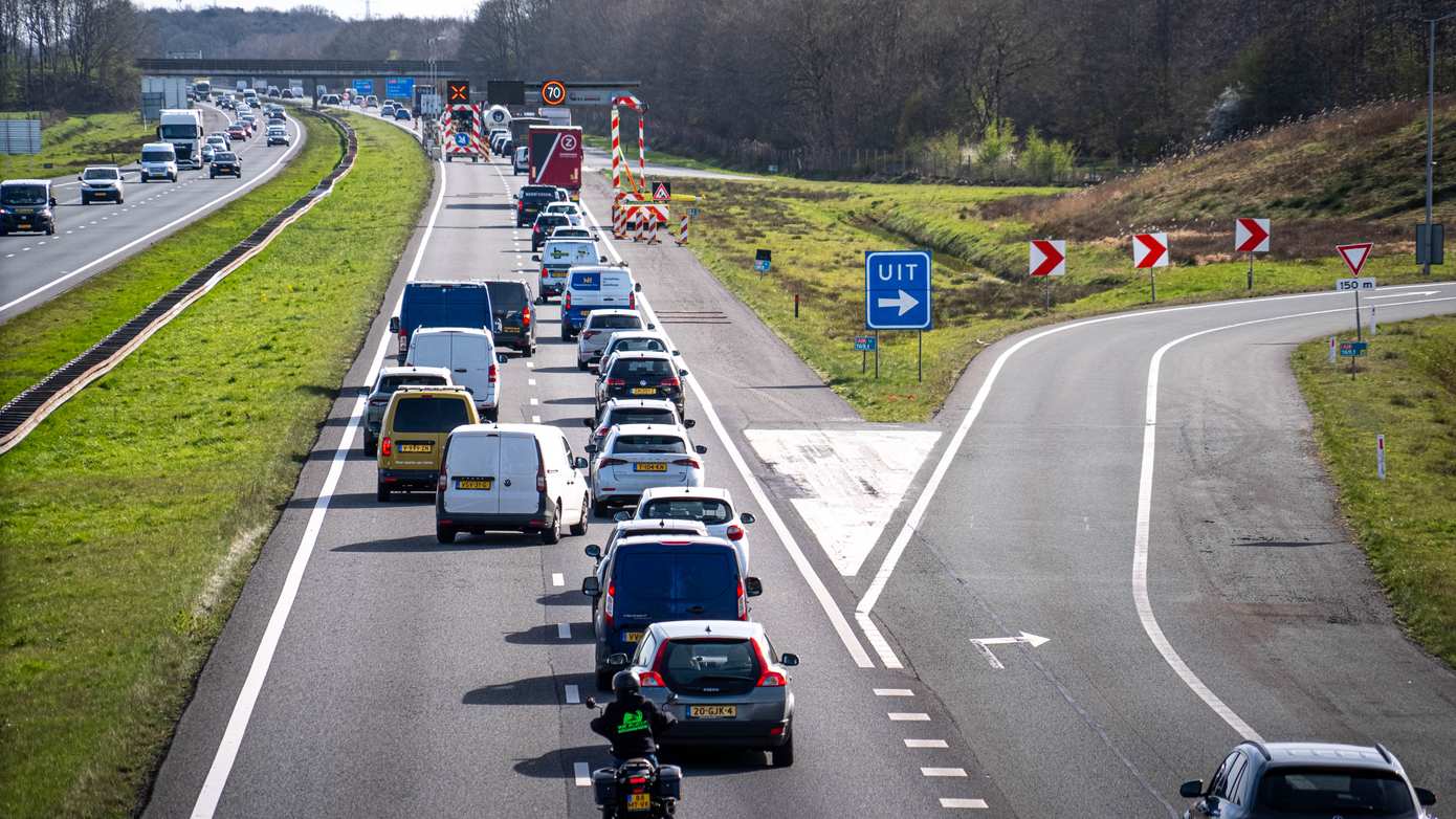 Rijkswaterstaat heeft geen geld meer: onderhoud aan rijkswegen in Noord-Nederland voorlopig stilgelegd