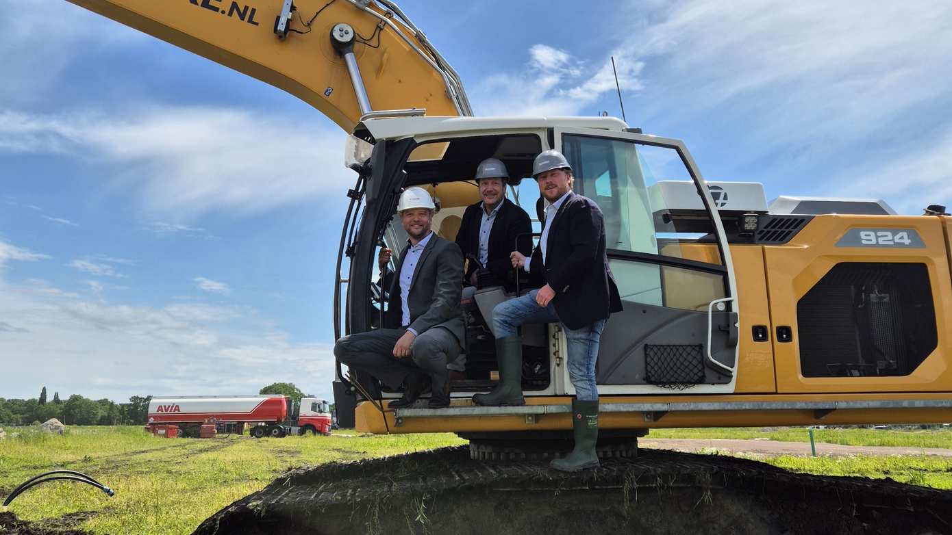 Feestelijke start bouw handeling voor eerste woningen in Broeklanden III Nieuwveense Landen te Meppel