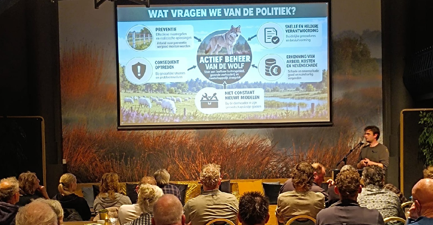 Volle zaal bij PVV-discussieavond over wolf en lelieteelt in Dwingeloo