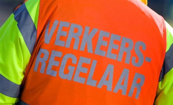 Opnieuw verkeersregelaars bij rotonde Gieten