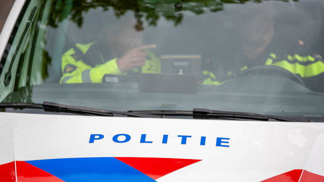Politie zoekt bestuurster van zwarte bestelauto die betrokken was bij ongeval Meppel