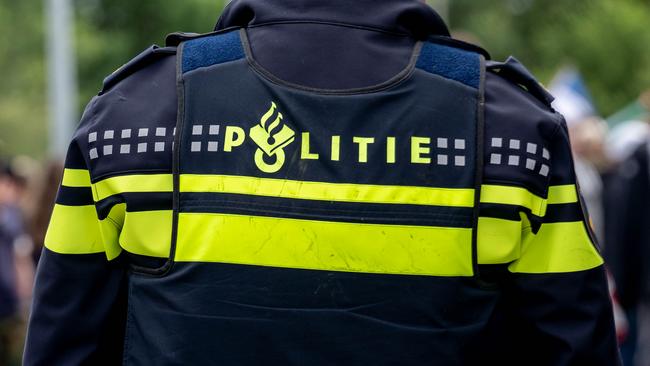 Twee mannen toegetakeld die ruzie wilden sussen tussen groep jongeren