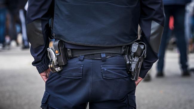 Politie houdt man met geladen vuurwapen in Steenwijk aan