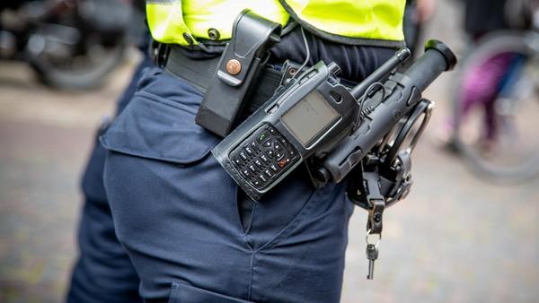 Politie zoekt informatie over voertuigen vol drugsafval bij voetbalvelden