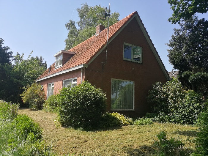 te koop in Odoornerveen  ; vrijstaand woonhuis met vrijstaande garage