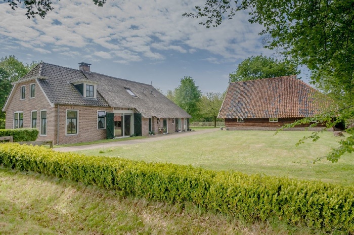 Te koop in Wateren: verbouwde Woonboerderij